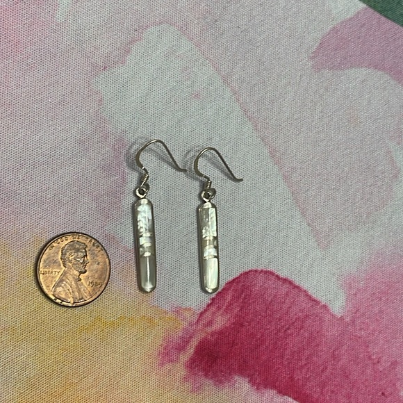 Dangle clear ‘crystal/iridescent’ earrings 🌺 - Picture 3 of 3